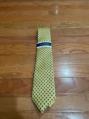 Club Room yellow with dark blue design NWT